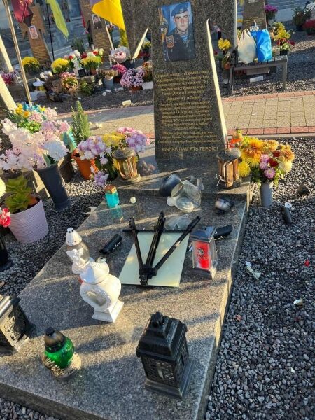 У&nbsp;Львові невідомі сплюндрували могили військових на&nbsp;Личаківському цвинтарі (фото)