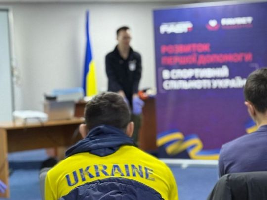 Українські спортсмени вчаться рятувати життя: новий проєкт від FAST та&nbsp;Favbet Foundation