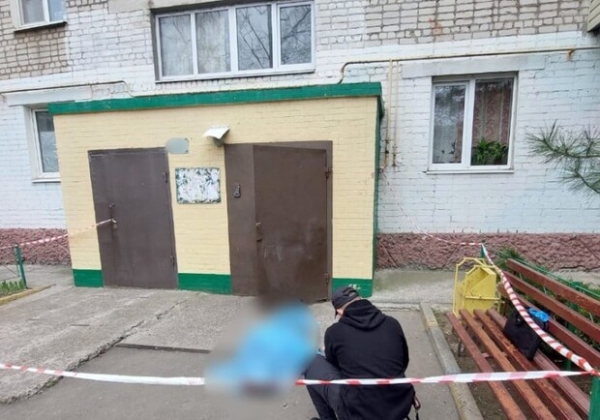 В Одесском районе из-за падения из окна погибла пожилая женщина