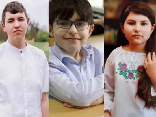 &laquo;Коли Ромчику клали у&nbsp;труну стрічку &bdquo;Випускник-2025&ldquo;, ніхто не&nbsp;стримував сліз&raquo;: на&nbsp;Житомирщині поховали трьох дітей, яких вбила російська ракета