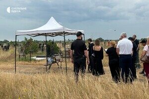 В Одессе похоронили семью, погибшую в результате иранского ракетного удара по Израилю В Одессе похоронили семью, погибшую в результате иранского ракетного удара по Израилю