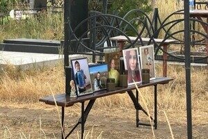 В Одессе похоронили семью, погибшую в результате иранского ракетного удара по Израилю В Одессе похоронили семью, погибшую в результате иранского ракетного удара по Израилю