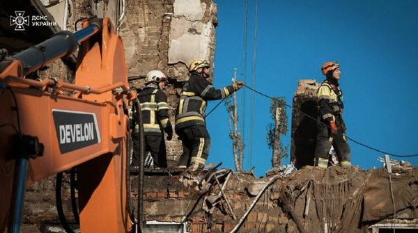 Тіла досі дістають з-під руїн у&nbsp;Києві: рятувальники розбирали завали всю ніч