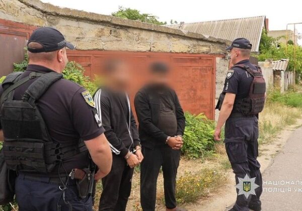 В Одесской области полиция разоблачила группу мошенников, которые выманивали деньги под предлогом закупки авто для ВСУ В Одесской области полиция разоблачила группу мошенников, которые выманивали деньги под предлогом закупки авто для ВСУ