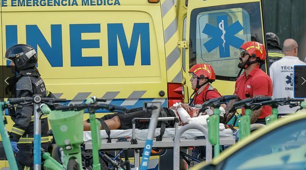 Смертельна троща в&nbsp;Лісабоні: фунікулер врізався в&nbsp;будівлю, багато загиблих (фото та&nbsp;відео)