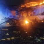 Росія вдарила по Києву дронами і балістикою: палають будинки, частина міста без світла і води, перебої в метро, є жертви (фото, відео)