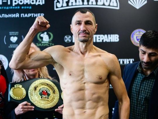 Український ексчемпіон світу із&nbsp;закривавленим обличчям побив іспанця та&nbsp;завоював титул (відео)