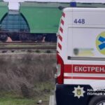 Залез на крышу поезда: в Одесской области на железной дороге травмировался мужчина