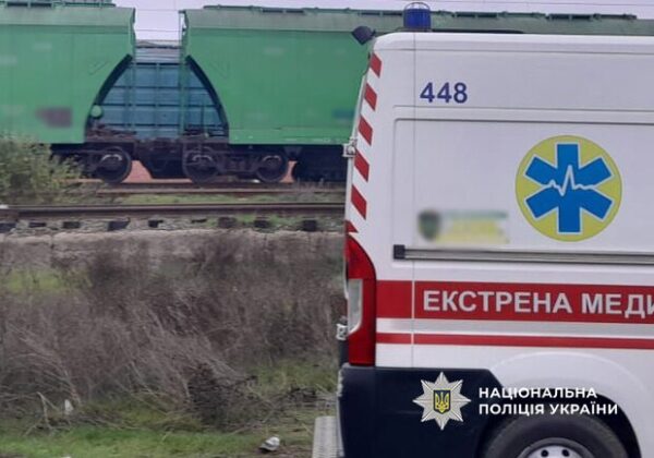 Залез на крышу поезда: в Одесской области на железной дороге травмировался мужчина Залез на крышу поезда: в Одесской области на железной дороге травмировался мужчина
