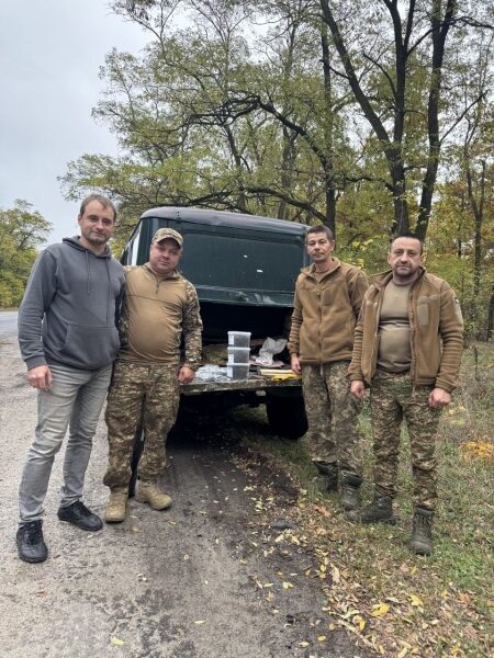 &laquo;Моє хобі&nbsp;&mdash; латати ями на&nbsp;дорогах&raquo;: айтівець з&nbsp;Полтавщини самотужки укладає асфальт на&nbsp;розбитих вулицях
