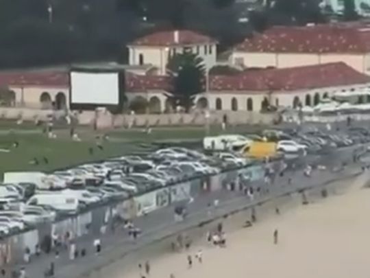 На&nbsp;популярному пляжі в&nbsp;Автралії терористи відкрили вогонь по&nbsp;людях, які святкували Хануку: є&nbsp;жертви (відео)