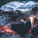 Ніколи не загортайте залишки їжі у фольгу: експерти розповіли чому це небезпечно