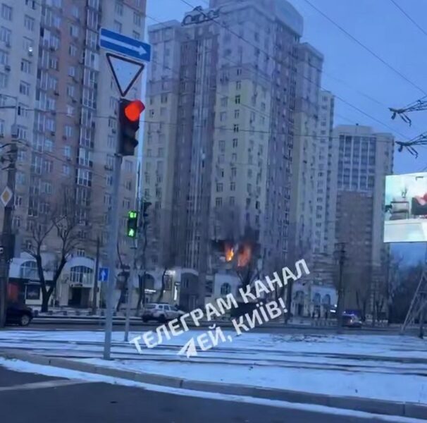 Ворог масовано атакує ГЕС і&nbsp;ТЕЦ у&nbsp;Києві та&nbsp;області: райони залишилися без світла, тепла та&nbsp;водопостачання (фото)