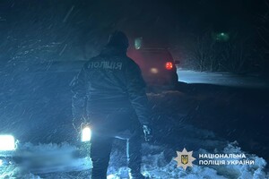 В Одесской области водители попали в снежную ловушку: на помощь пришли полиция и ГСЧС