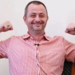 Керівник Деснянської РДА Бахматов, який радить киянам ходити в туалет на вулиці, під час великої війни покращив свої статки, — ЗМІ