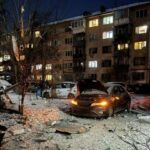 Росіяни атакували Київ балістикою і дронами: горять багатоповерхівки, є постраждалі (фото, відео)