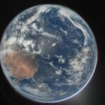 Экипаж Artemis II достиг середины пути к Луне и прислал снимки Земли