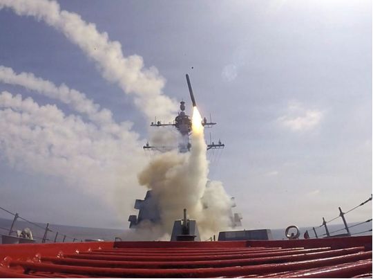 США, попри перемир&rsquo;я, уразили іранські катери та&nbsp;ракетну установку в&nbsp;районі Ормузької протоки