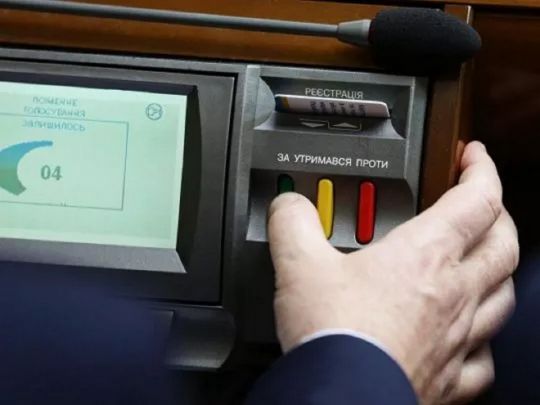 Мільярд гривень і&nbsp;заборона на&nbsp;неповнолітніх: після скандалу з&nbsp;Нацполіцією в&nbsp;Україні пропонують легалізувати порно