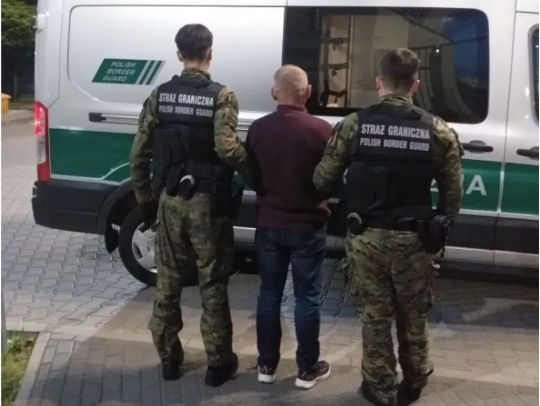 Вдала рибалка у&nbsp;Варшаві обернулася для українця депортацією з&nbsp;Польщі: у&nbsp;чому звинуватили рибалки (фото)