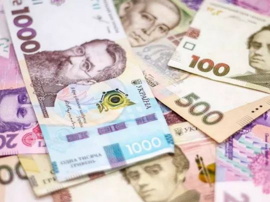 Зарплата в&nbsp;Україні зростає, але й&nbsp;борги з&nbsp;неї &mdash; теж